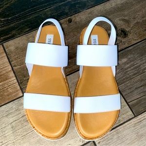 Steve Madden Gladi White Women’s Wedge Sandal. Size:8 Great Condition